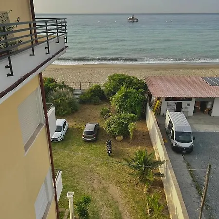 Appartamento Un Affaccio Sul Mare Savona Esterno foto